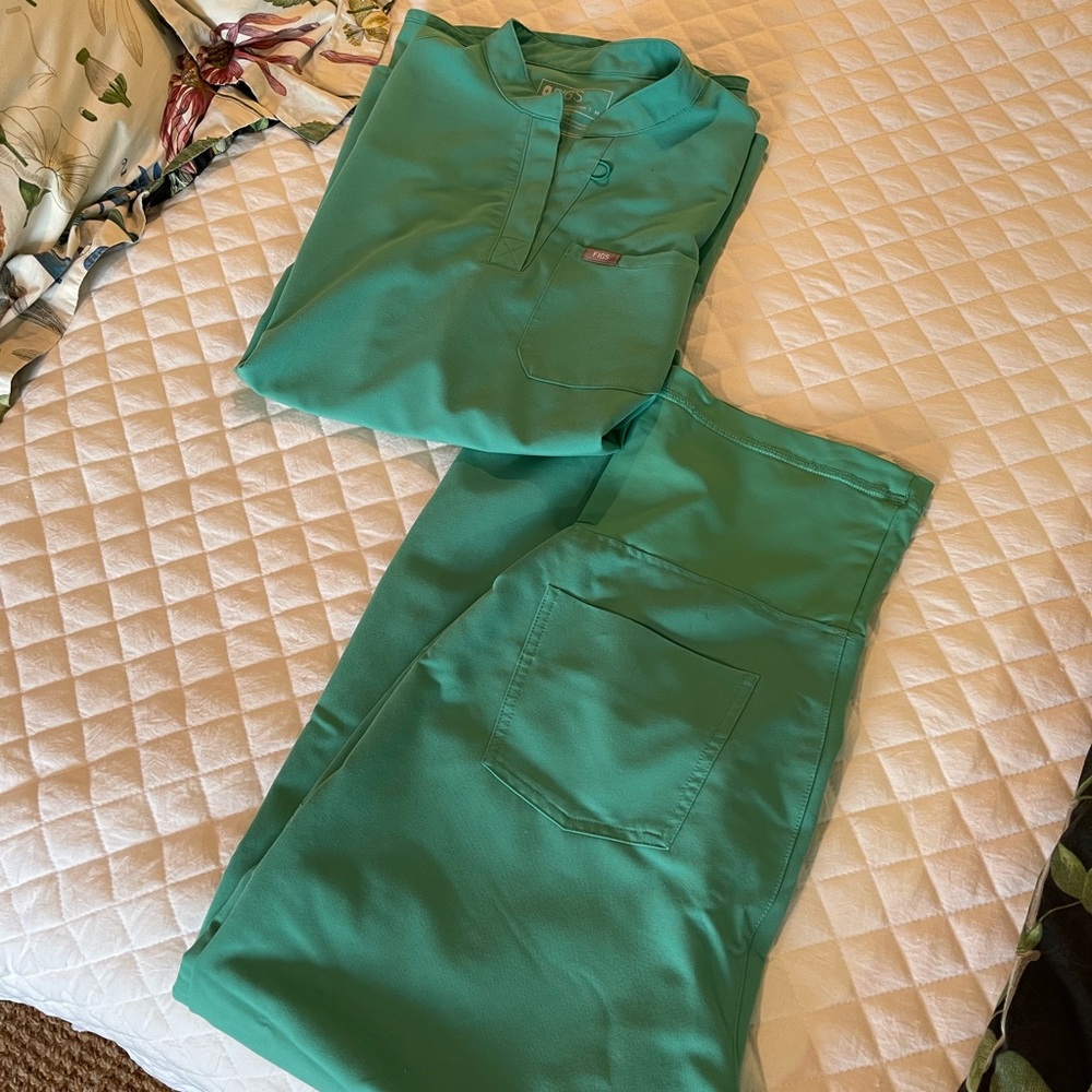 Figs Maternity Scrub Set - Surgical Green